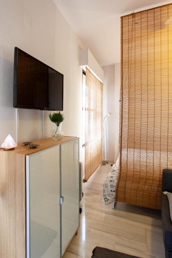 Pikis Apartment Center 1 Севиля Екстериор снимка
