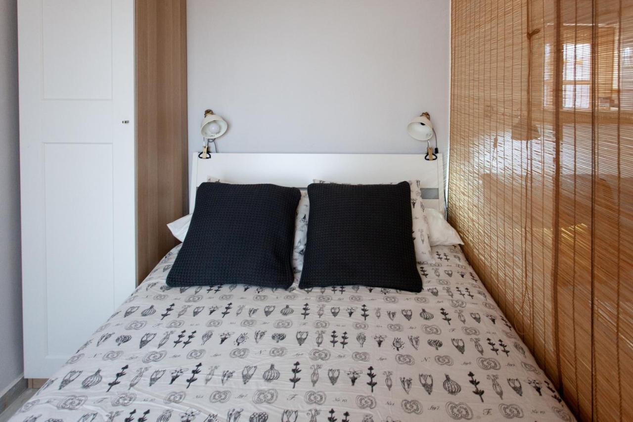 Pikis Apartment Center 1 Севиля Екстериор снимка