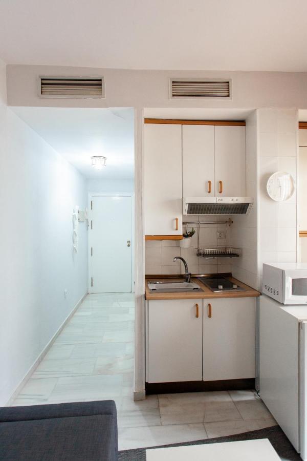 Pikis Apartment Center 1 Севиля Екстериор снимка